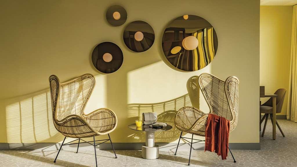 Okko Hotels Nice Aeroport المطعم الصورة